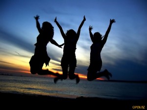 1353500421_1254604721_1250255701_bigstockphoto_three_girl_friends_celebr